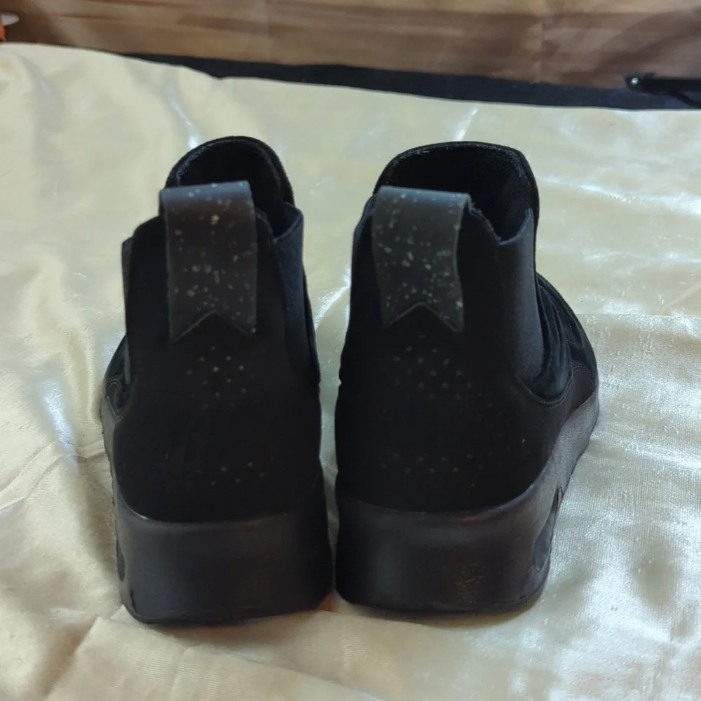 Nike Air Max Thea Mid Chucka Boot